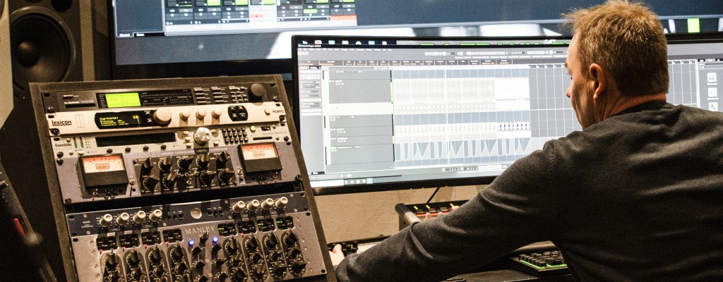 newstudio1desk4.jpg